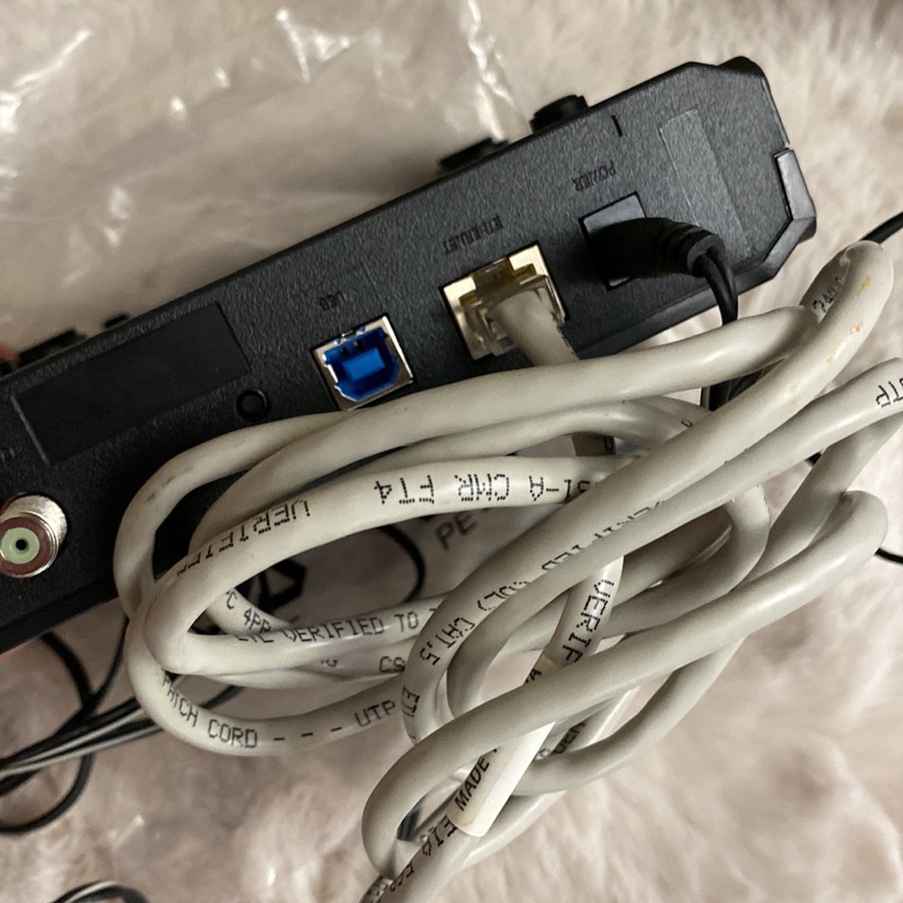 Cable‎ Modem (GRG) - Picture 5 of 5